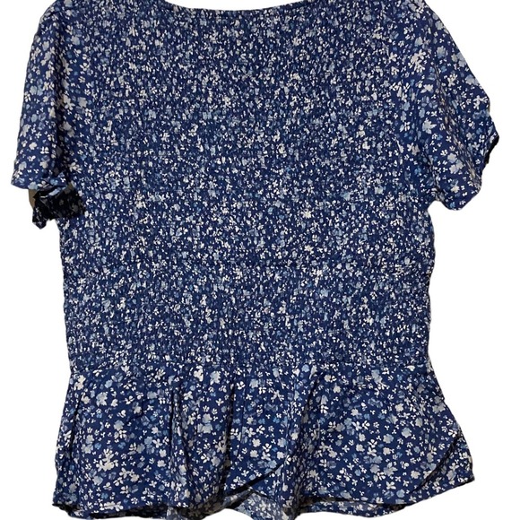 Fitted smocked top flutter sleeves blue size medium Old Navy - Picture 2 of 3